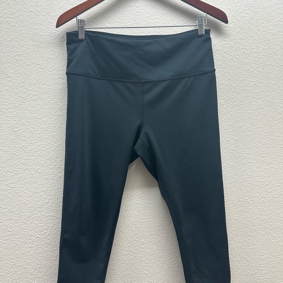 Women's Black Zella Crop Leggings - Picture 3 of 3